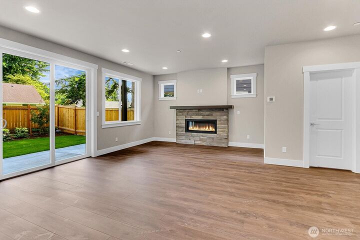 Property Photo:  14129  15th Avenue W  WA 98087 