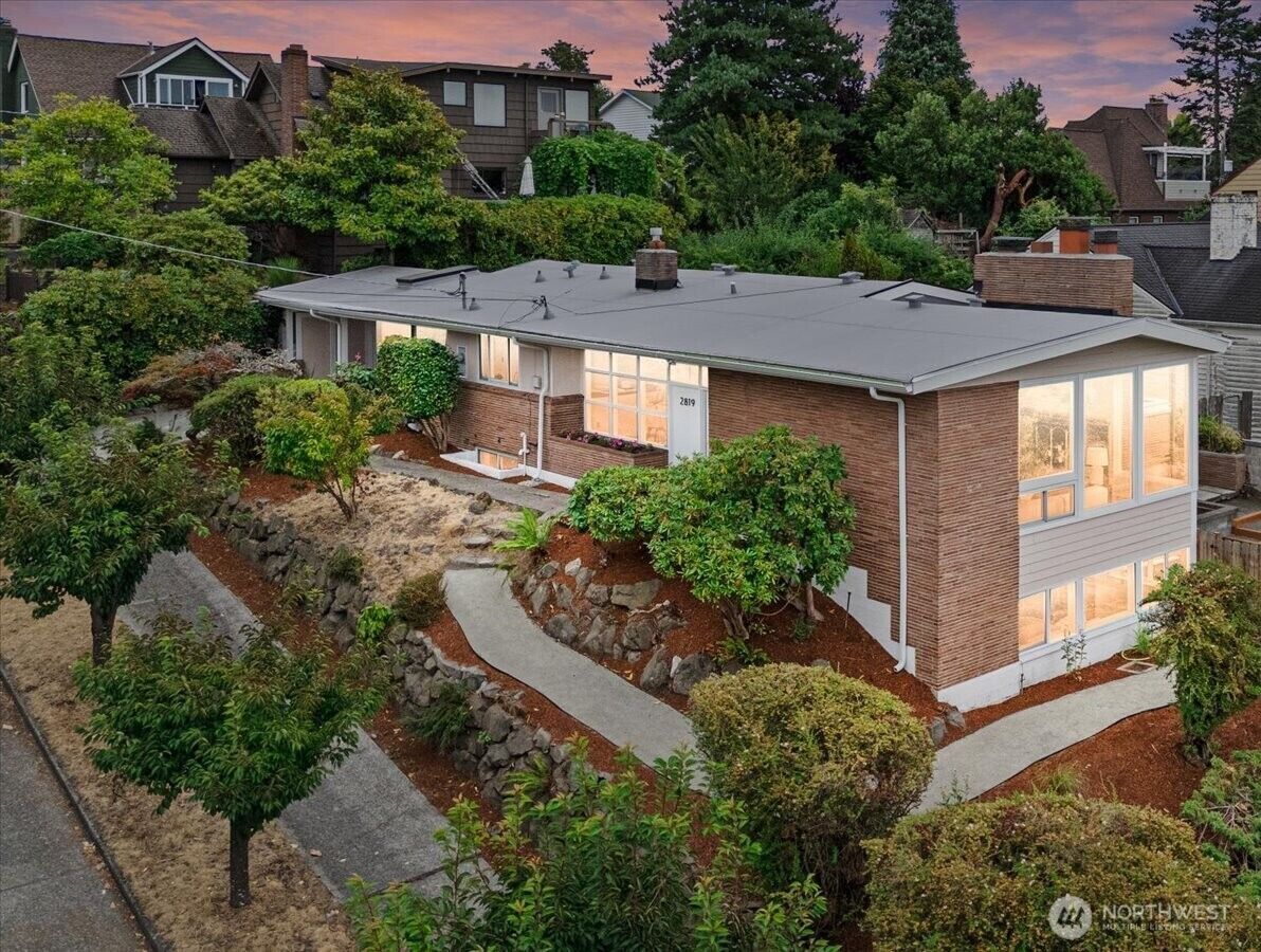 Property Photo: 2819 W McGraw Street WA 98199