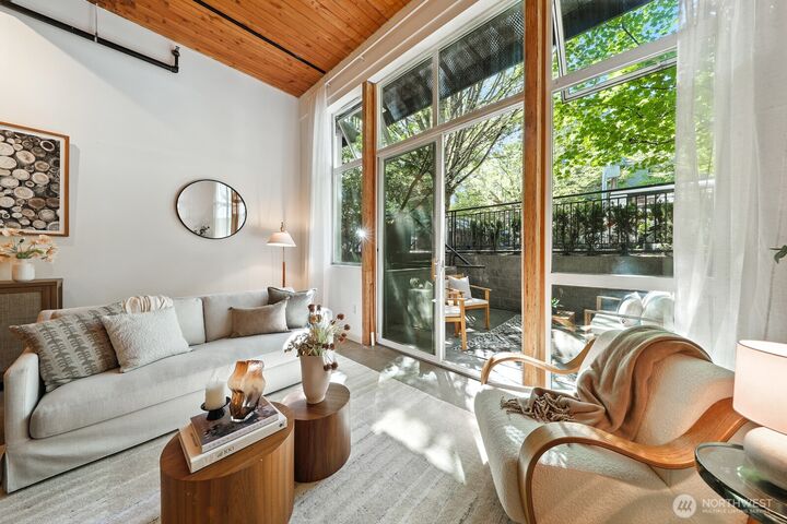 Property Photo:  1812  19th Avenue 107  WA 98122 