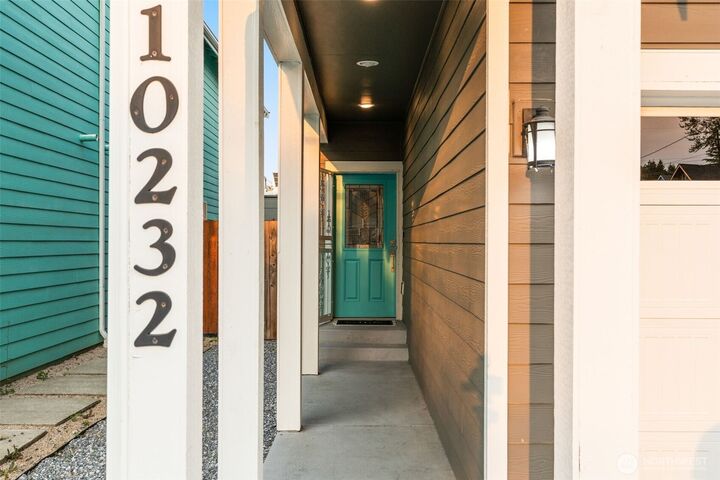 Property Photo:  10232  17th Avenue SW  WA 98146 