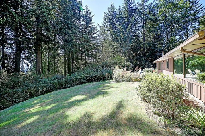 Property Photo: 563 Wayne'S Ridge Circle WA 98282