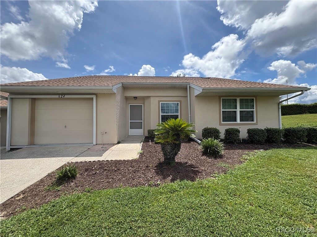 Property Photo: 624 W Diamondbird Loop FL 34442