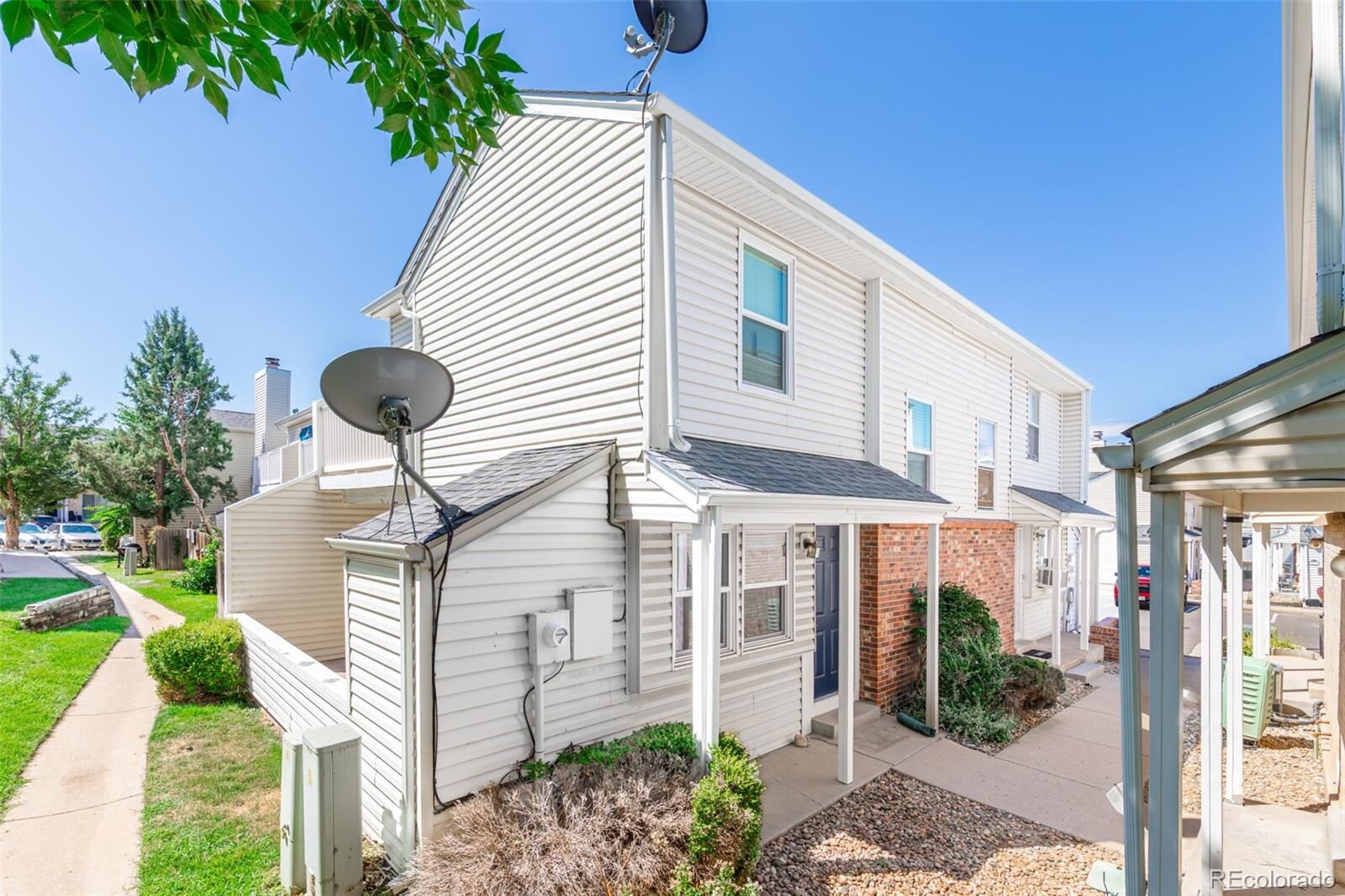 Property Photo: 972 S Pitkin Court CO 80017