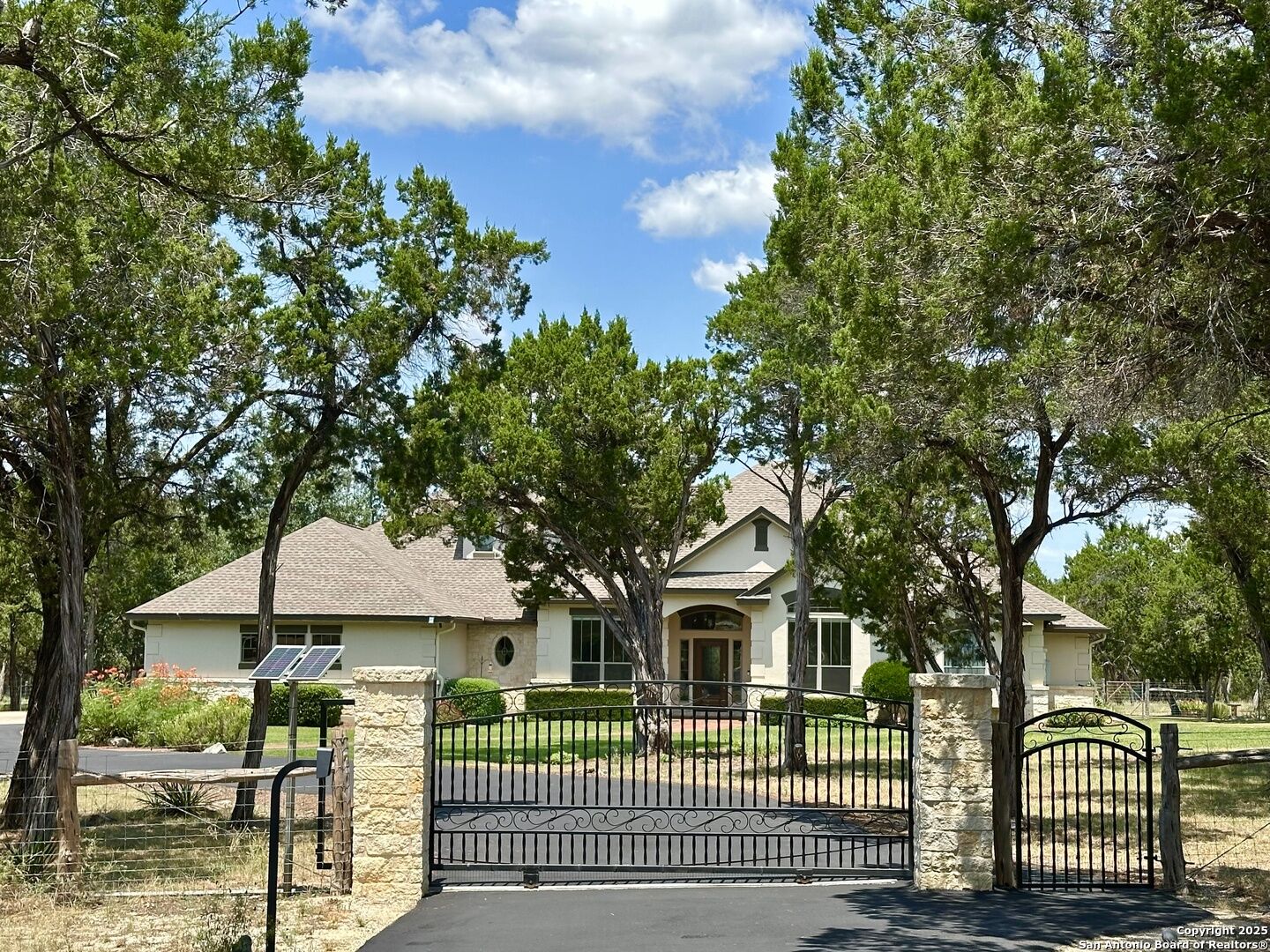 Property Photo: 2956 Rio Cordillera TX 78006