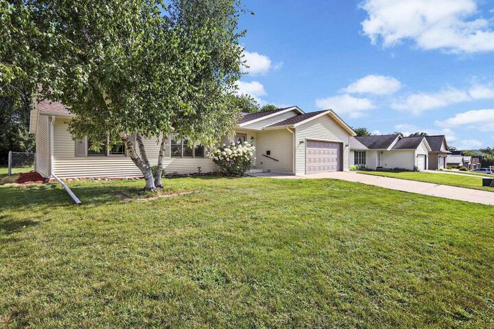 Property Photo:  726 Hemphill Avenue  WI 53534 