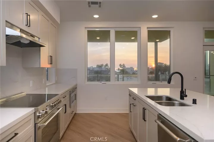 Property Photo: 414 Main 400 CA 92648