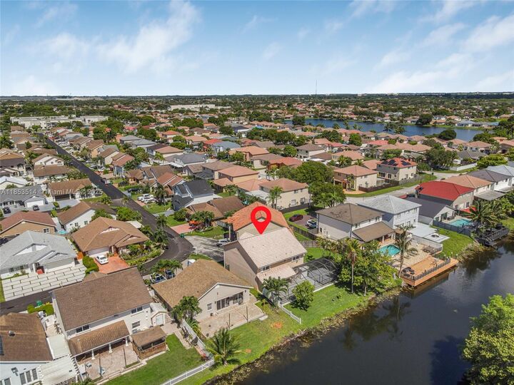 7725 NW 192nd St  Hialeah FL 33015 photo