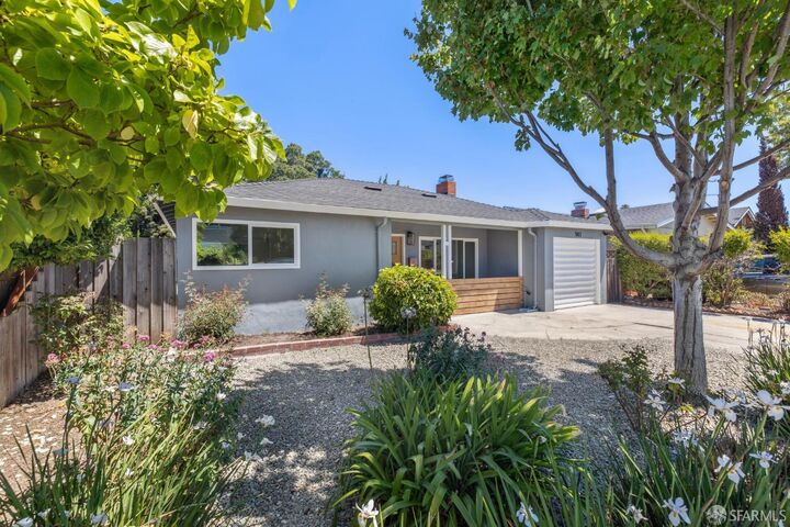 Property Photo:  941 Norton Street  CA 94401 