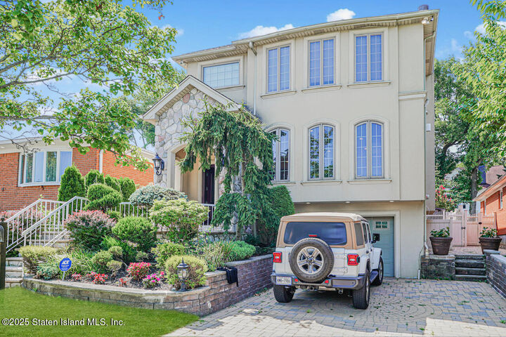 182 Benedict Avenue  Staten Island NY 10314 photo