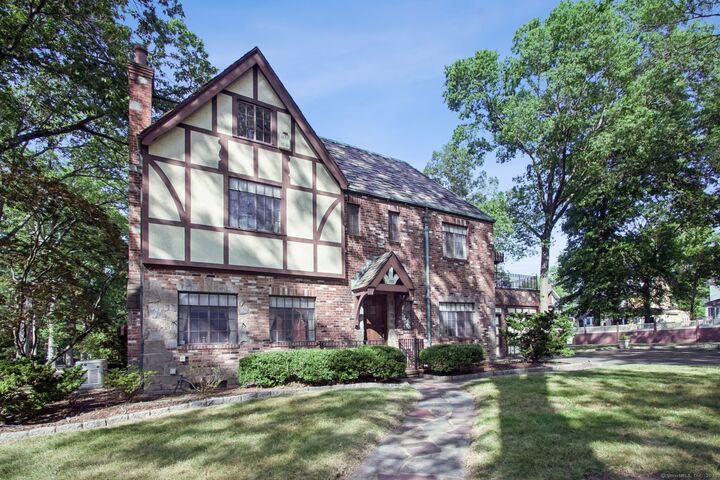Property Photo:  145 Glen Road  CT 06511 