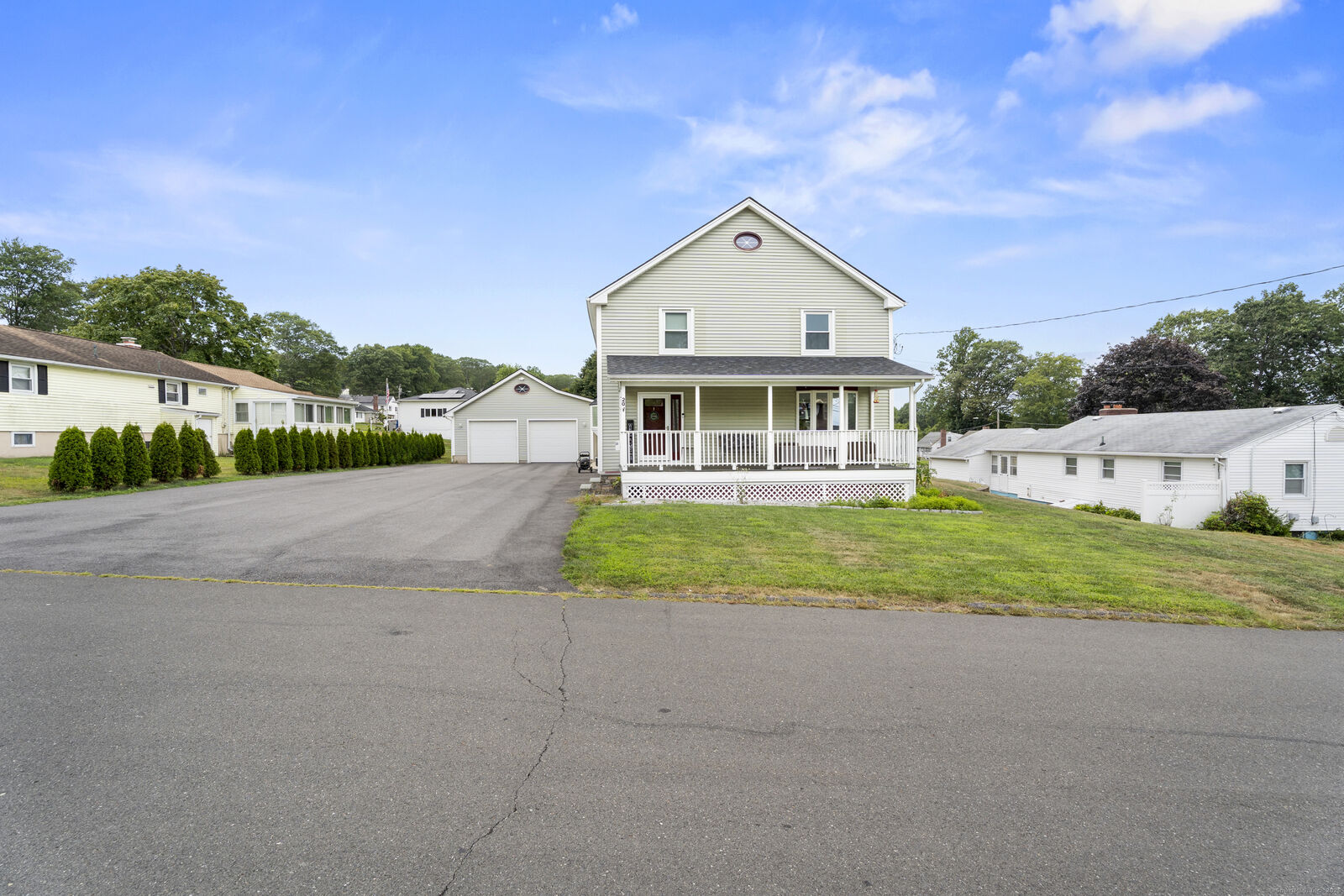 Property Photo:  20 Ridgewood Street  CT 06010 