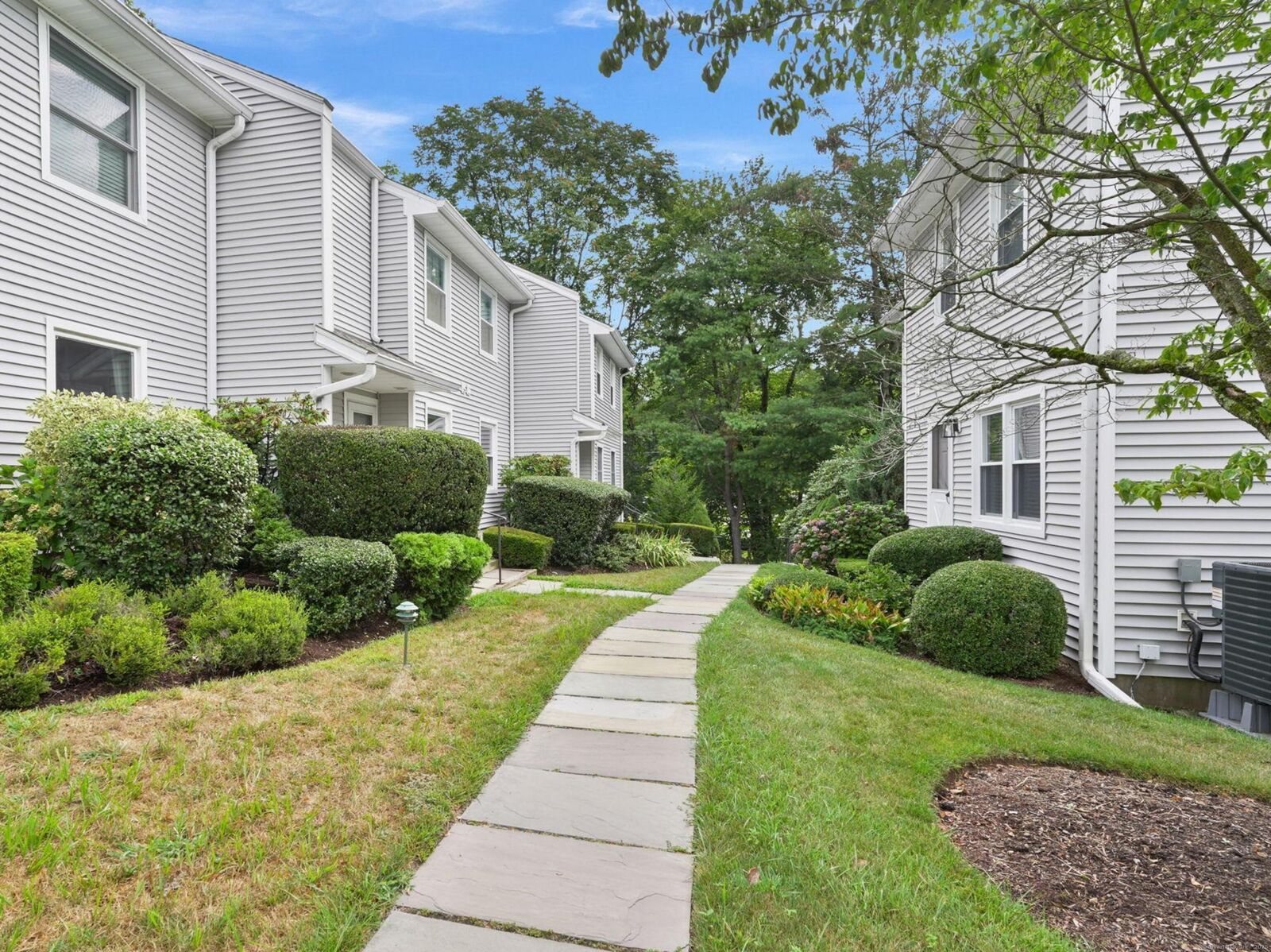 Property Photo:  1 Wolfpit Avenue Apt 13  CT 06851 