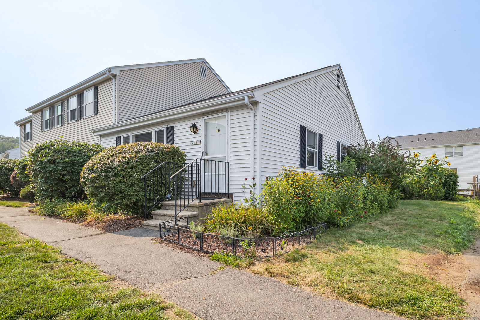 Property Photo:  19 Stonecress Lane 19  CT 06033 