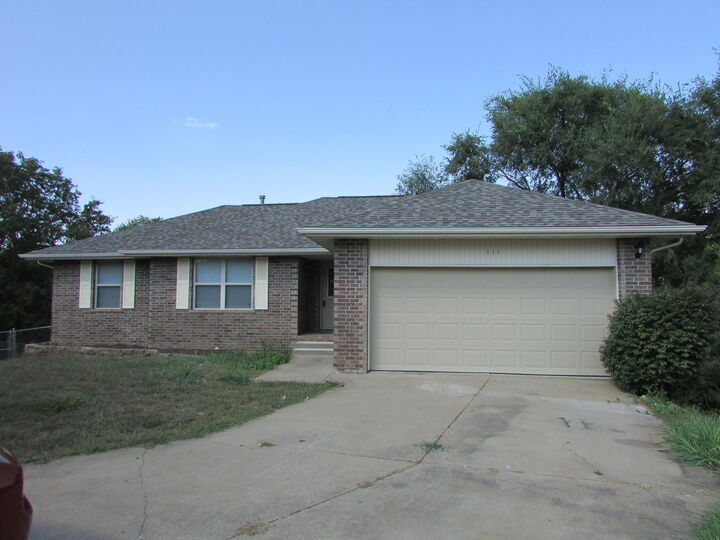 Property Photo:  111 E Daleview Circle  MO 65714