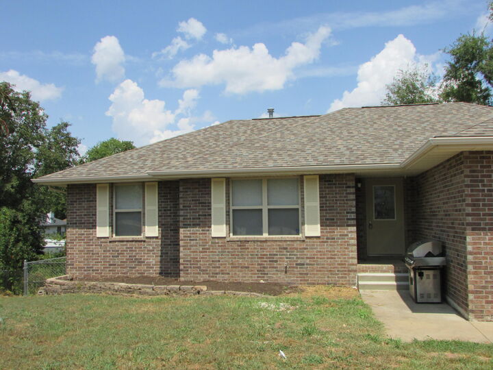 Property Photo:  111 E Daleview Circle  MO 65714 