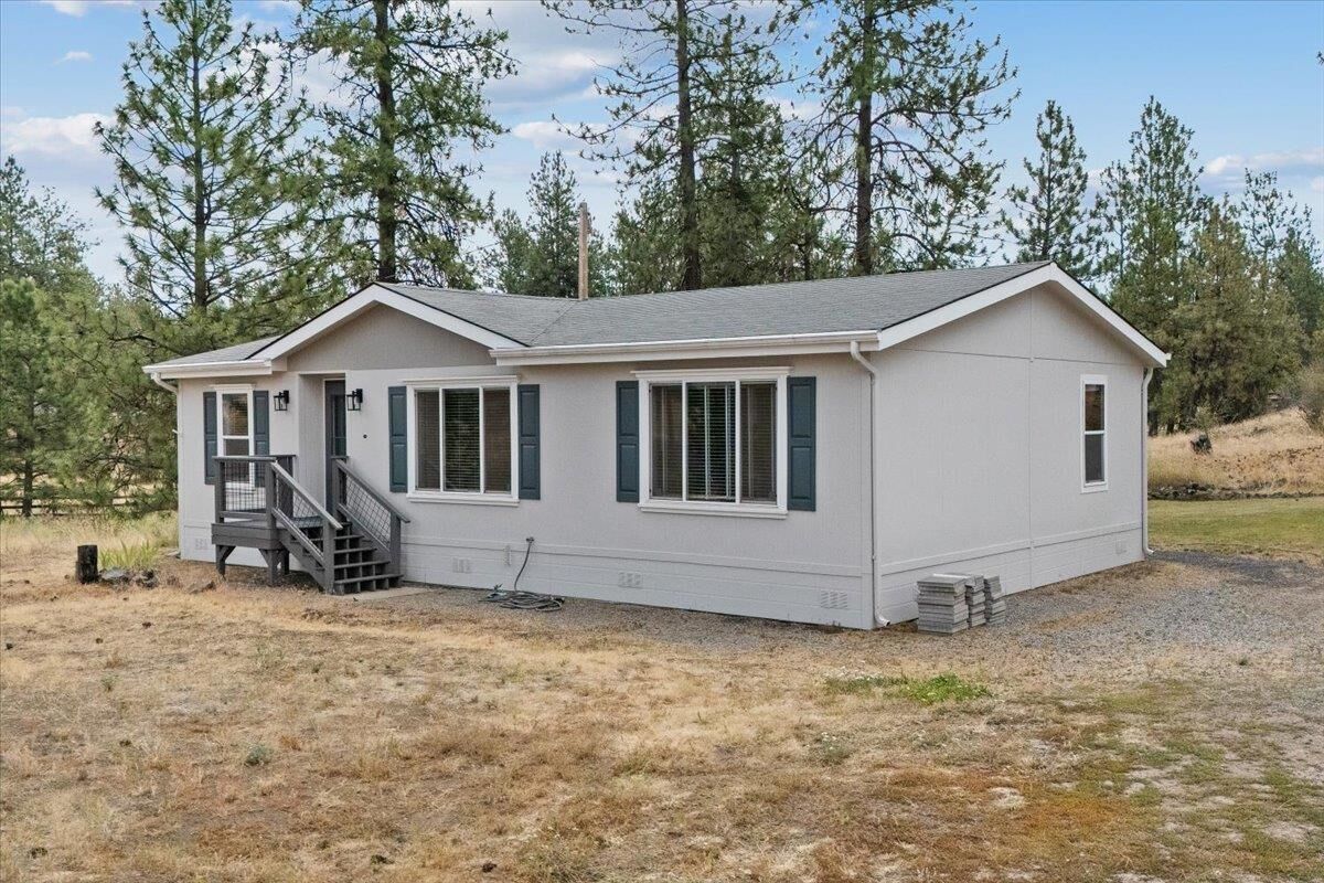 Property Photo:  7527 W Greenwood Rd  WA 99224 