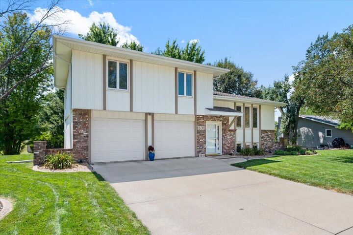 Property Photo:  202 Redbud Lane  IA 51503 