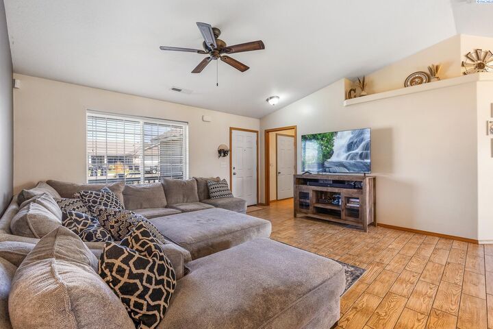 Property Photo:  4912 Catalonia Dr  WA 99301-8398 