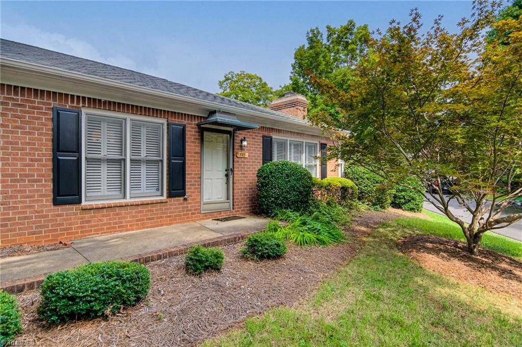 Property Photo:  818 Devon Court  NC 27104 