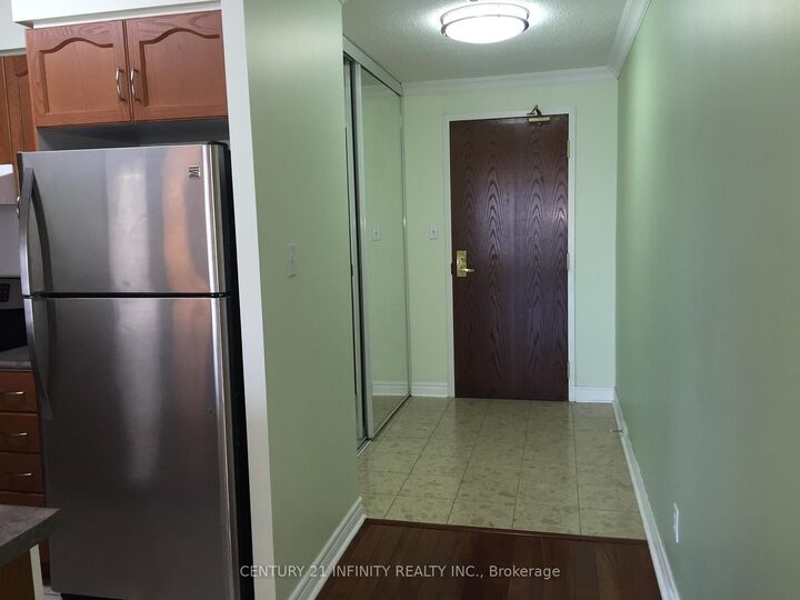 Property Photo:  156 Enfield Place 2116  ON L5B 4L8 
