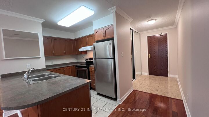 Photo de la propriété:  156 Enfield Place 2116  ON L5B 4L8