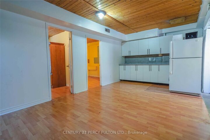 Property Photo: 6172 Kingston Road Apt 1 ON M1C 1K9