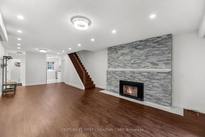 Photo de la propriété: 19 Arbour Glen Crescent ON N5Y 1Z9