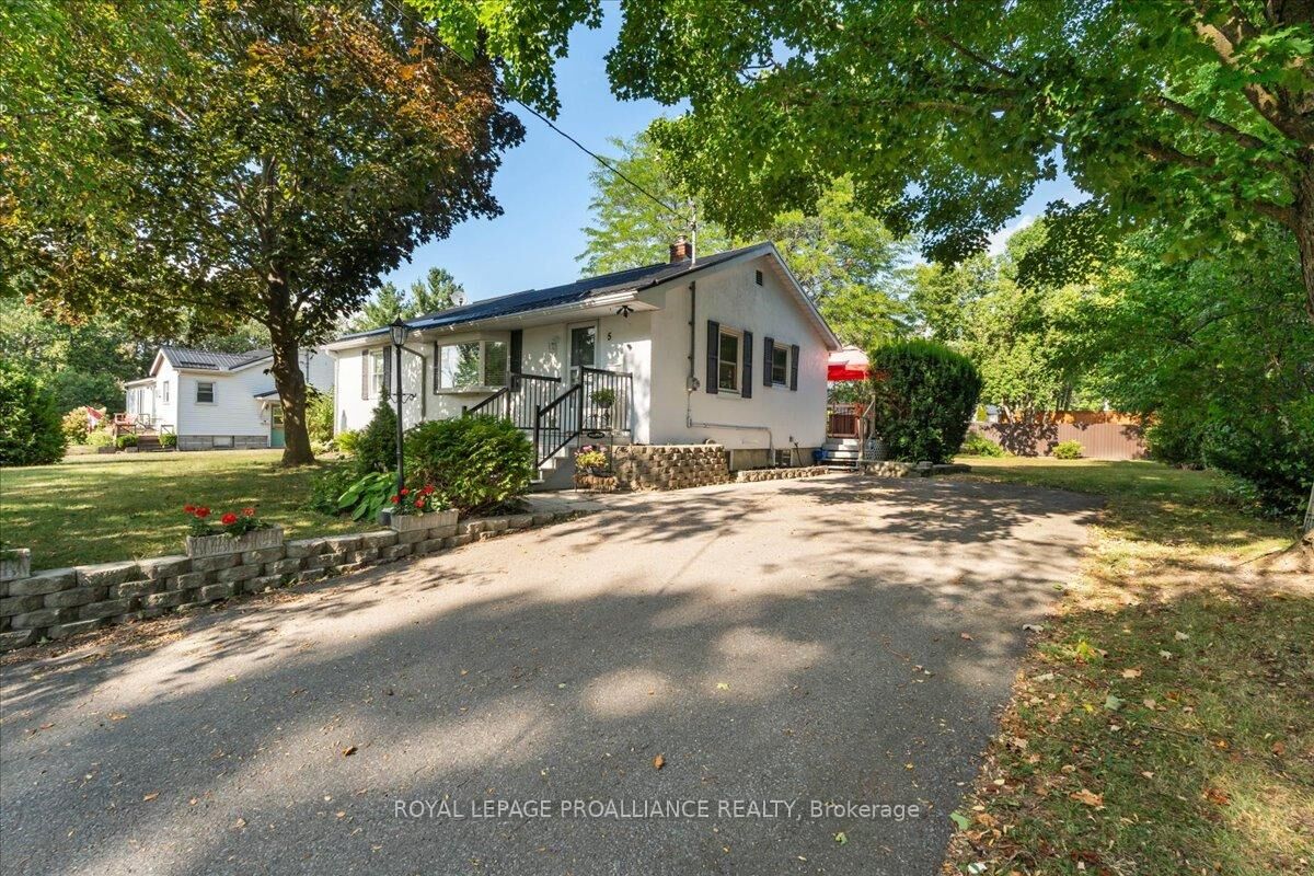 Property Photo: 5 South Maloney Street ON K0K 2M0