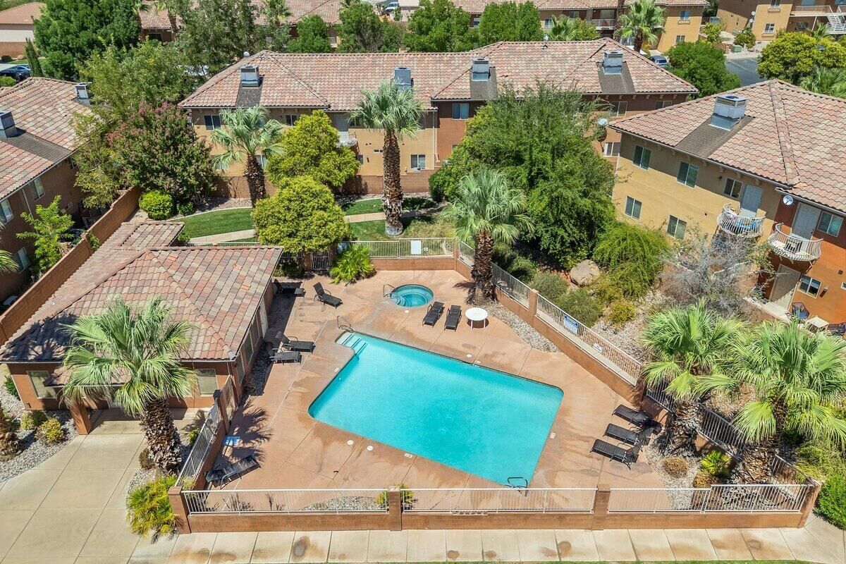 Property Photo: 700 N Main St #L6 UT 84780