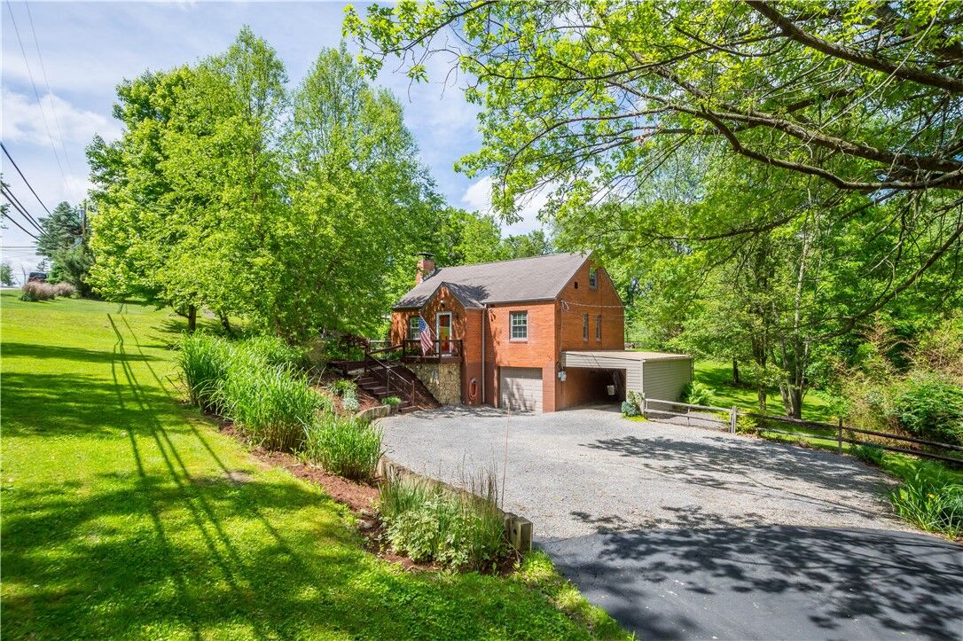 Property Photo:  105 Brookwood Rd  PA 15367 