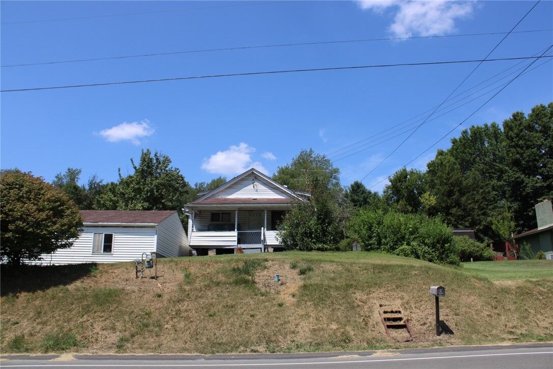 Property Photo:  3009 Santiago Rd  PA 15126 