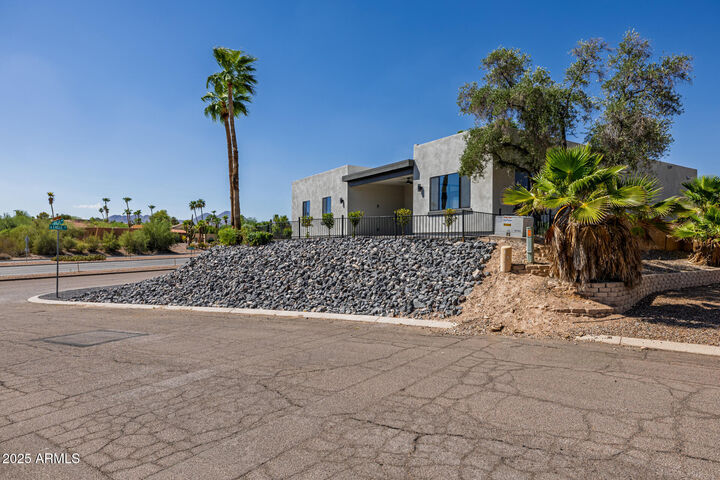 Property Photo: 17306 E Niblick Way AZ 85268