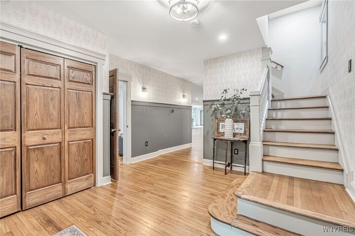 Property Photo:  842 Oakwood Avenue  NY 14052 