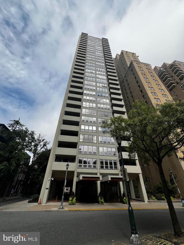 Property Photo:  224 W Rittenhouse Square 30 1704  PA 19103 