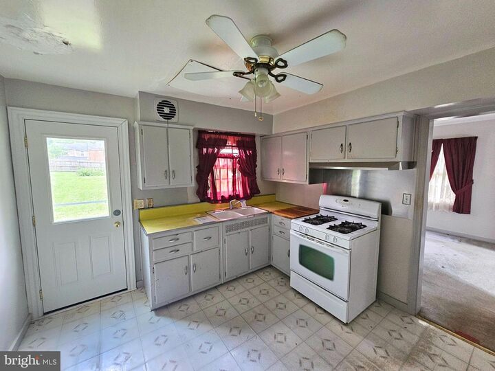 Property Photo:  1506 Carlisle Road  PA 17011 