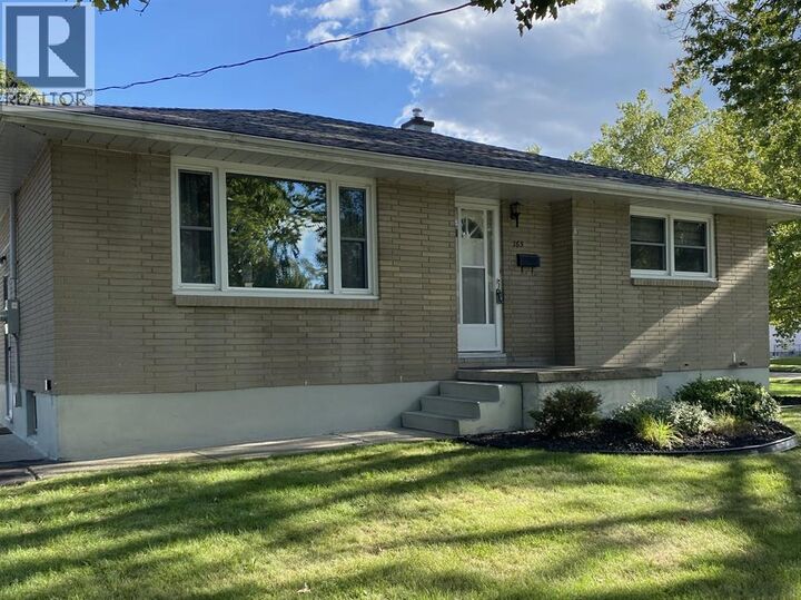 Property Photo:  765 Pineview Avenue  ON N7V 2E1 