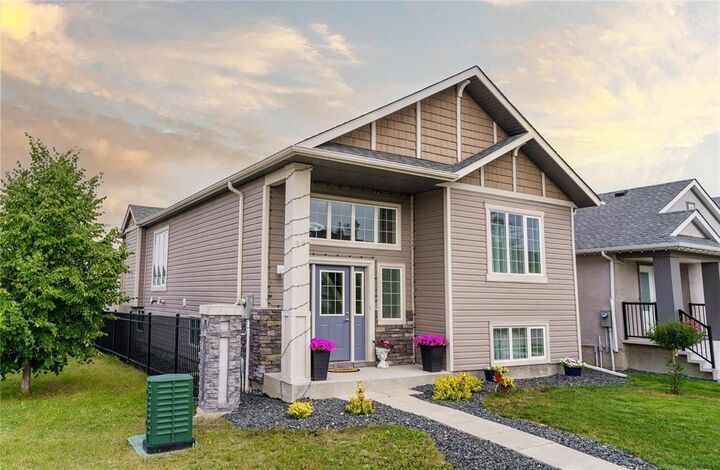 Property Photo:  68 Cherrywood Road  MB R3Y 0R1 