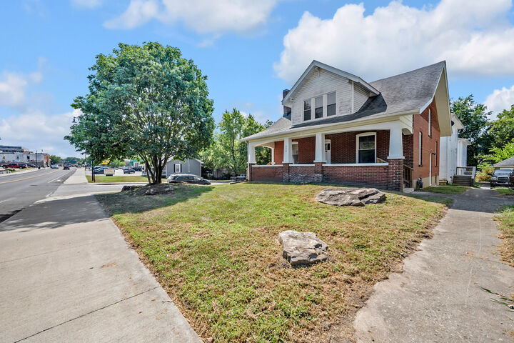 Property Photo:  200 W 4th St  MO 65251 