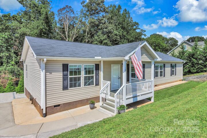 Property Photo: 185 Bradshaw Circle NC 28715