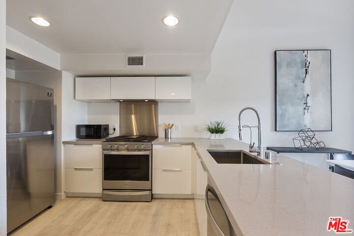 Property Photo: 13200 Pacific Promenade CA 90094