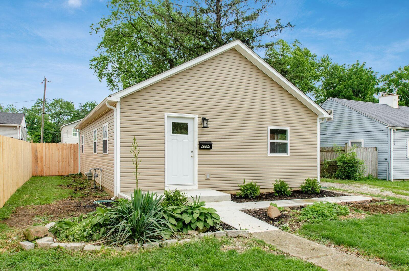 Property Photo:  2804 Grasmere Avenue  OH 43211 