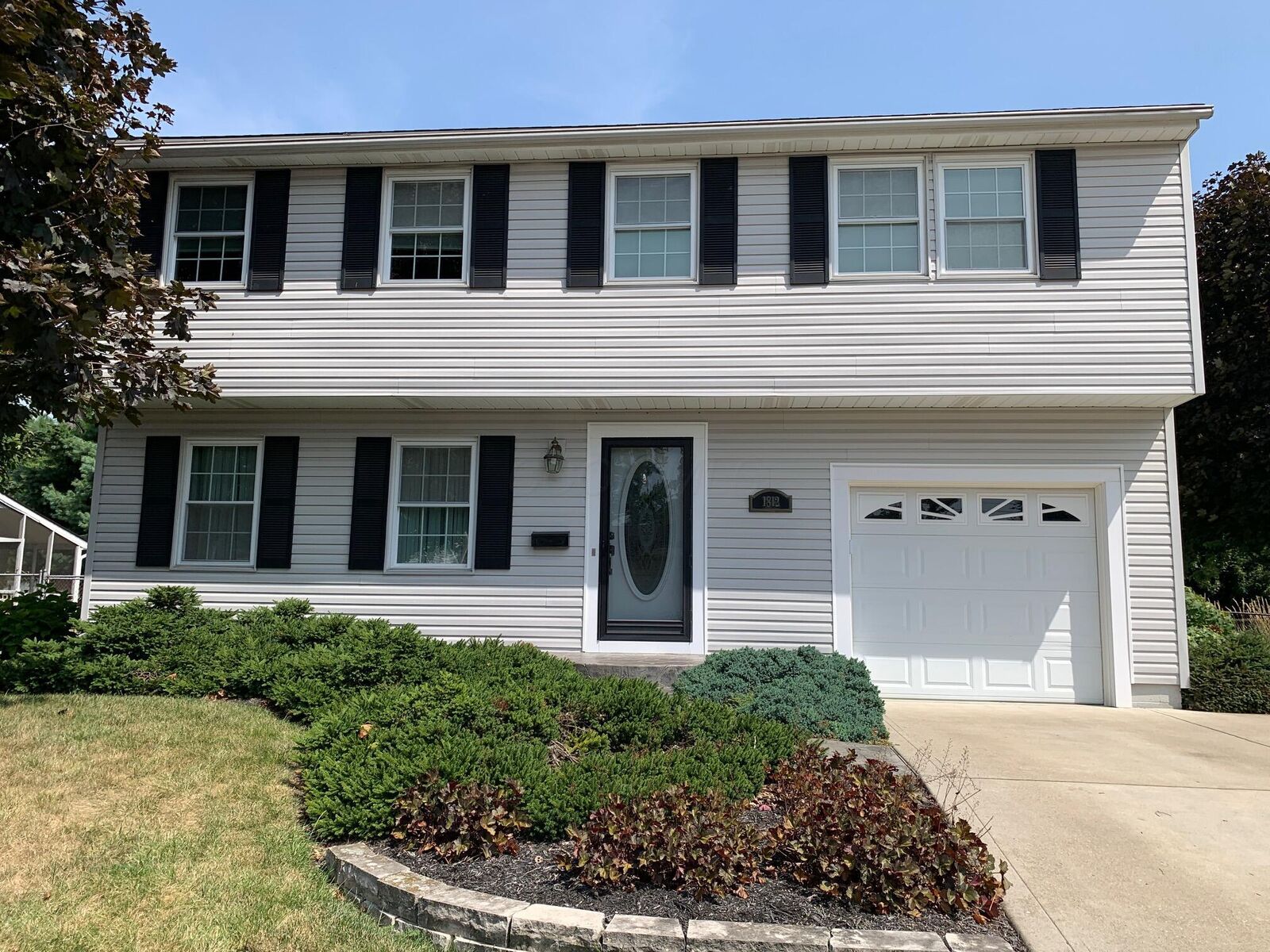 Property Photo:  1812 Cherrywood Drive  OH 43055 
