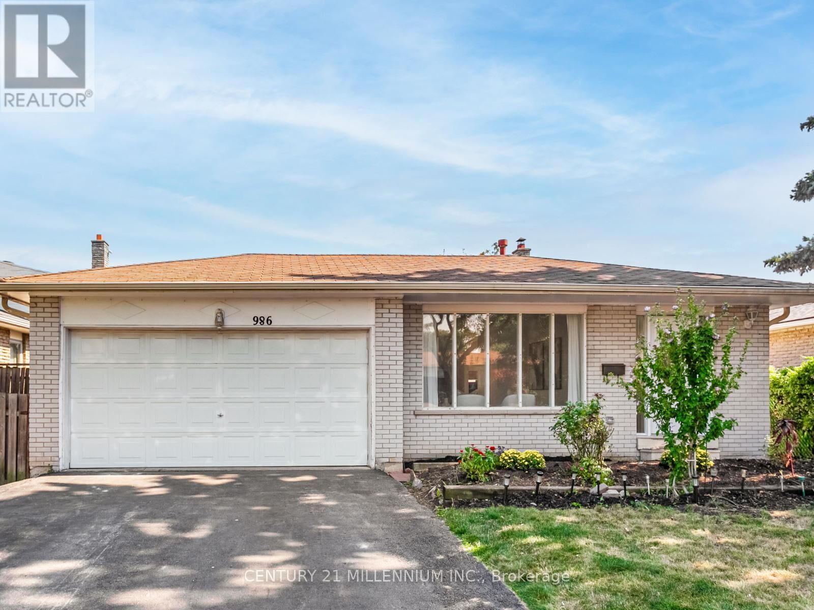 Property Photo: 986 McBride Avenue ON L5C 1L6