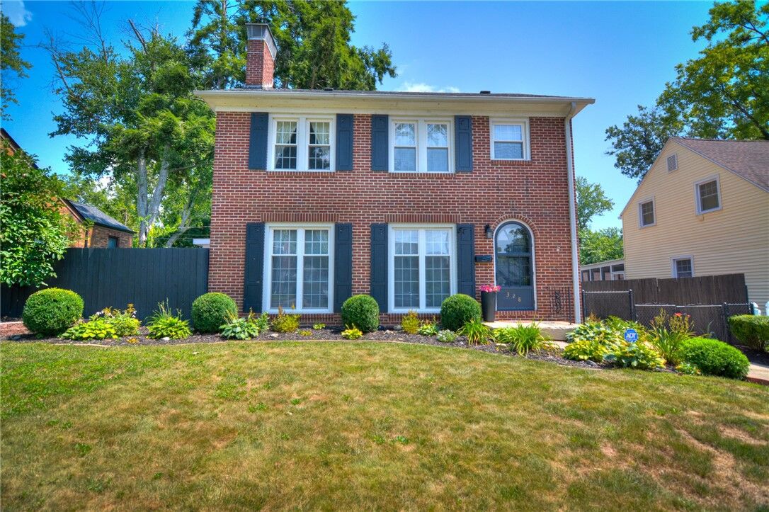 Property Photo:  328 S Westlawn Avenue  IL 62522 