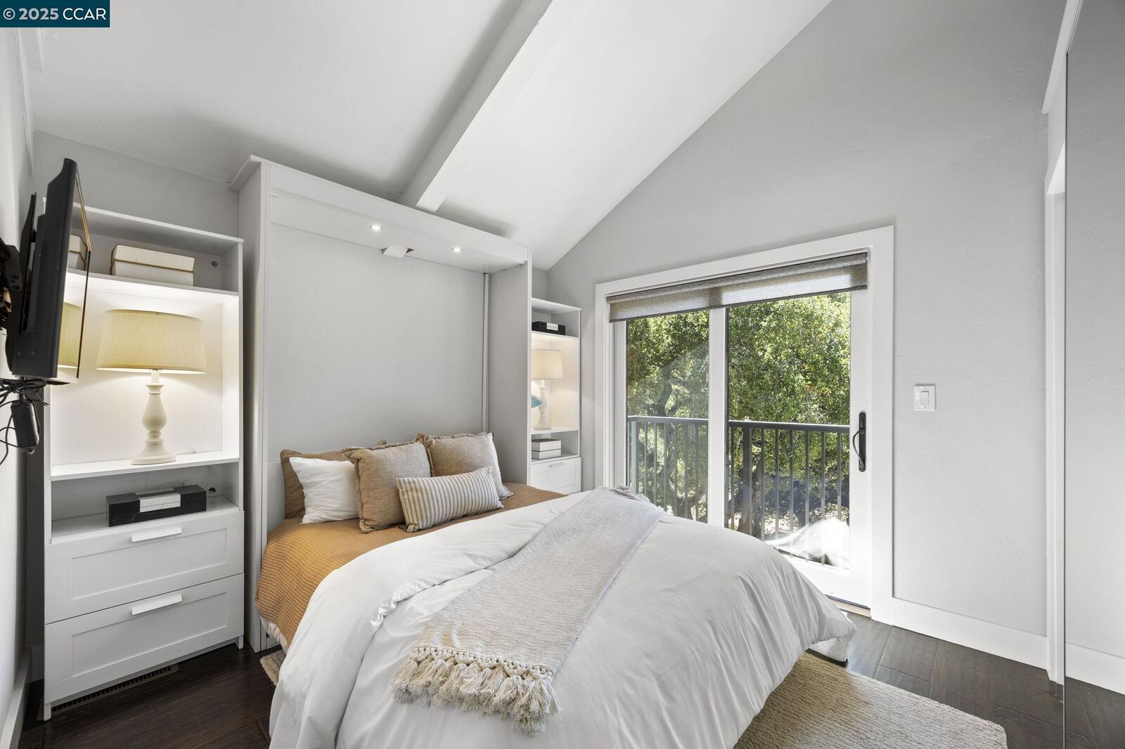 Property Photo: 10 Albo Ct CA 94563