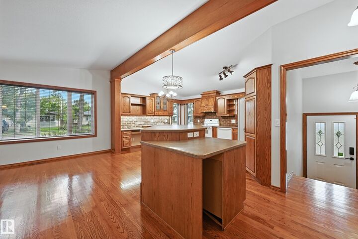 Property Photo: 9404 Sherridon AB T8L 1W3