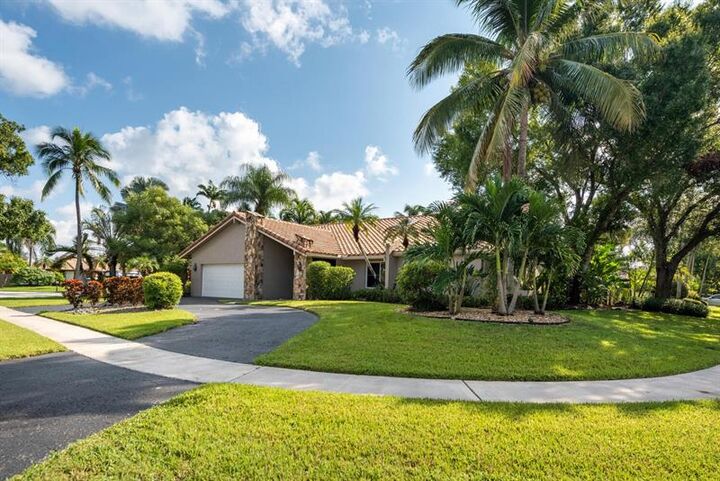 Property Photo: 1400 NW 101st Ter FL 33322