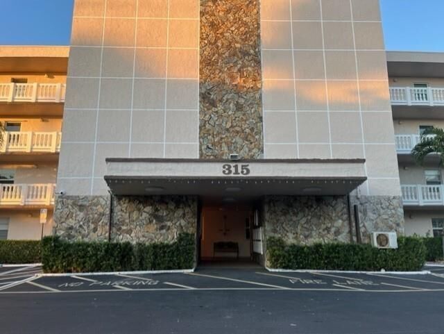 Property Photo:  315 SE 11th Ter 203  FL 33004 