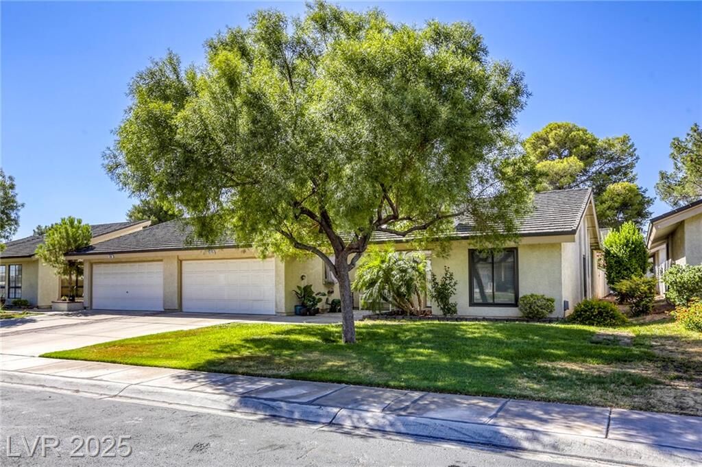 Property Photo:  5705 Pearldrop Avenue  NV 89107 