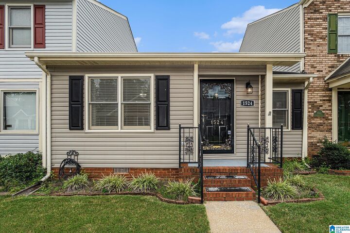 Property Photo: 1524 Cambridge Place AL 36207